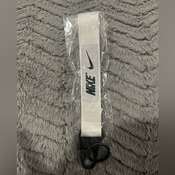 Nike white wrist lanyard brand new key holder keys sports unisex sturdy trendy - Picture 1 of 4